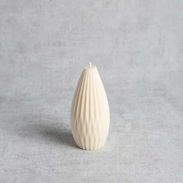 Bougie naturelle Dorielle grand modèle, design plissé et élancé en cire de colza