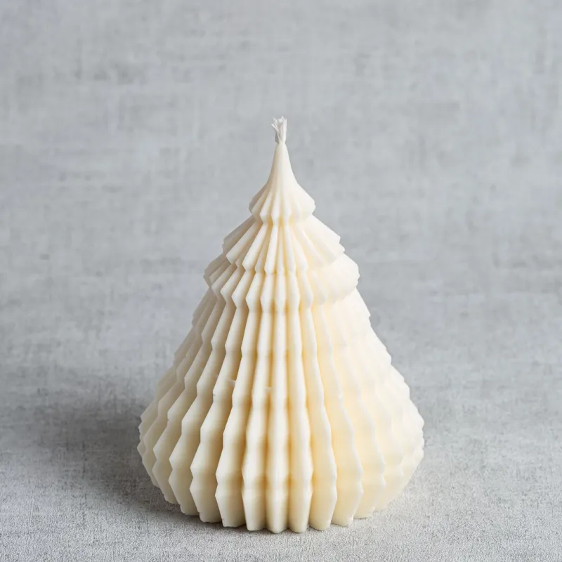Bougie sapin naturelle géométrique en cire végétale de colza, fabrication artisanale française